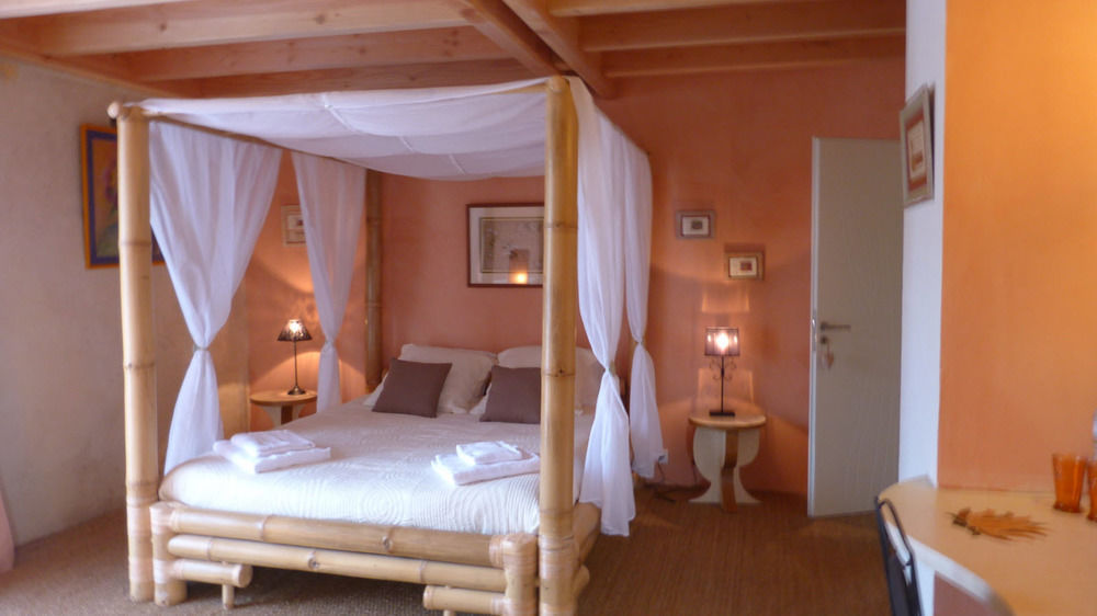 Bout De Cote Bed and Breakfast Lacam-dʼOurcet Eksteriør billede