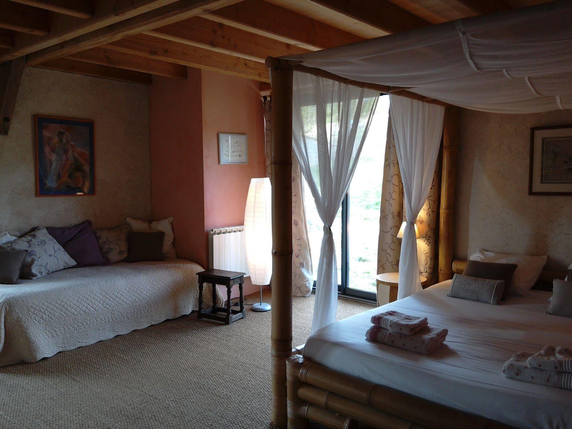 Bout De Cote Bed and Breakfast Lacam-dʼOurcet Eksteriør billede